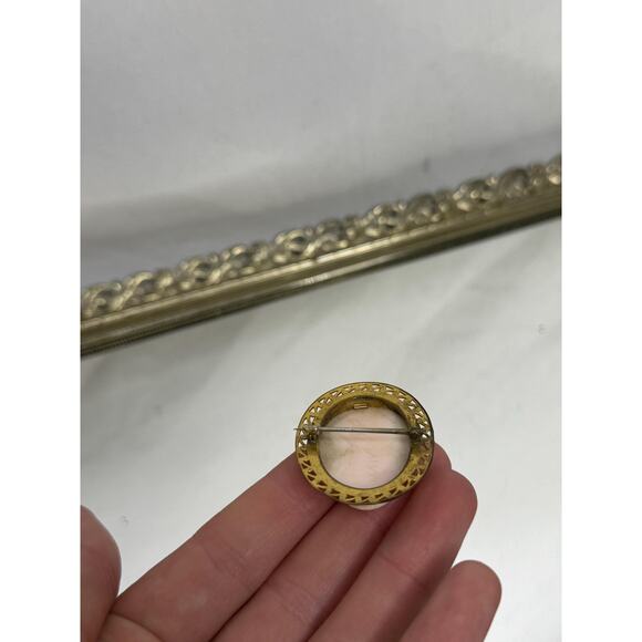 Antique 10K Gold Carved Shell Cameo Brooch Pin - Picture 8 of 8